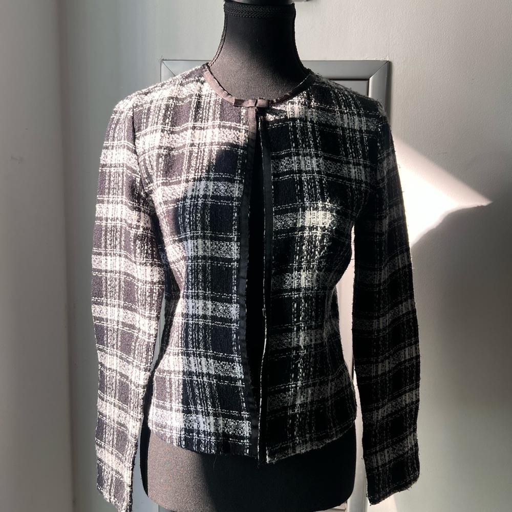 Sirens sweater, sized small. Hooks only at the top.